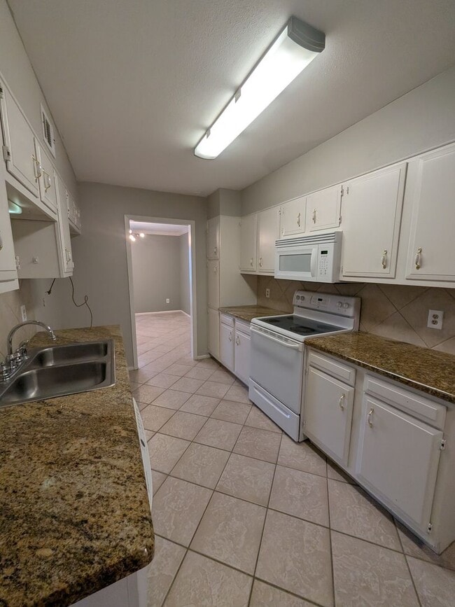 Building Photo - 976 Sunmeadow Dr