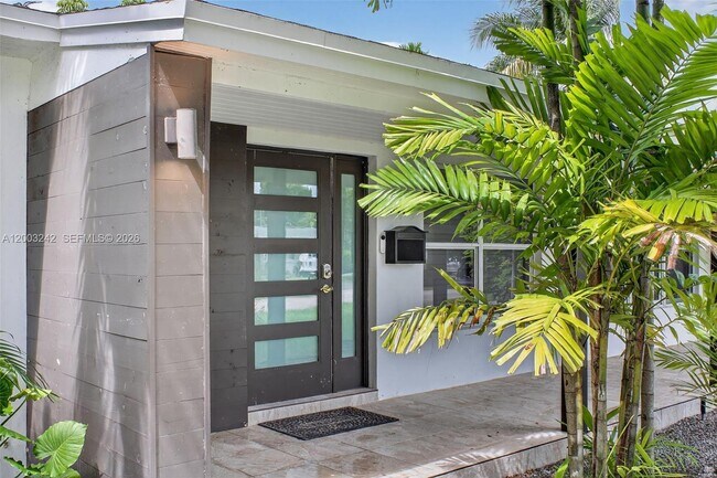 Building Photo - 6090 SW 63rd Ave