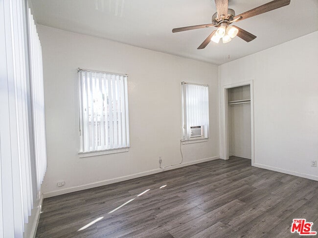 Building Photo - 336 S Wilton Pl