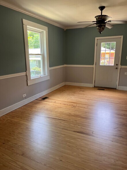 Building Photo - 274 N Rocksprings St