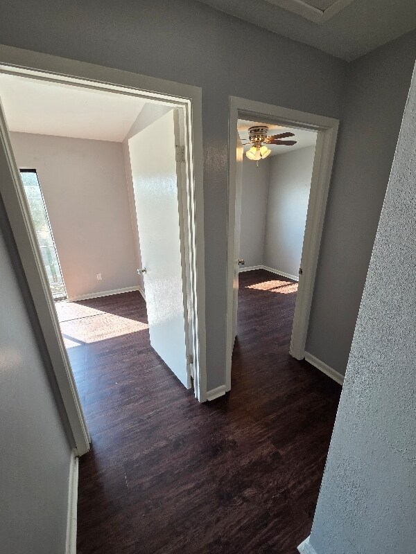 Building Photo - 406 Manuel Dr