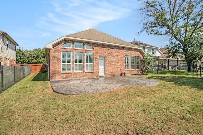 Building Photo - 2502 Bay Hill Dr