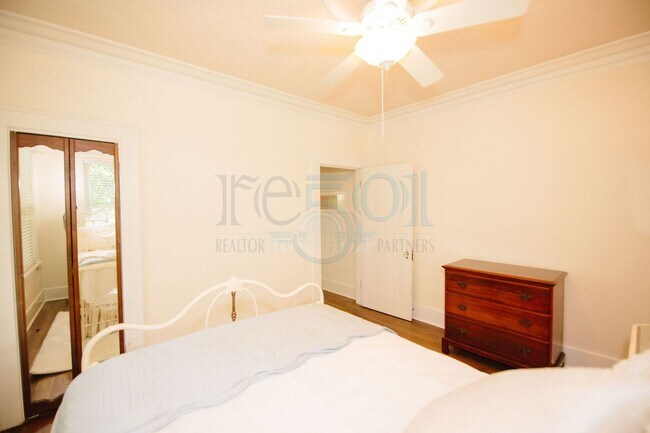 Building Photo - Yellow Bungalow in Hillcrest