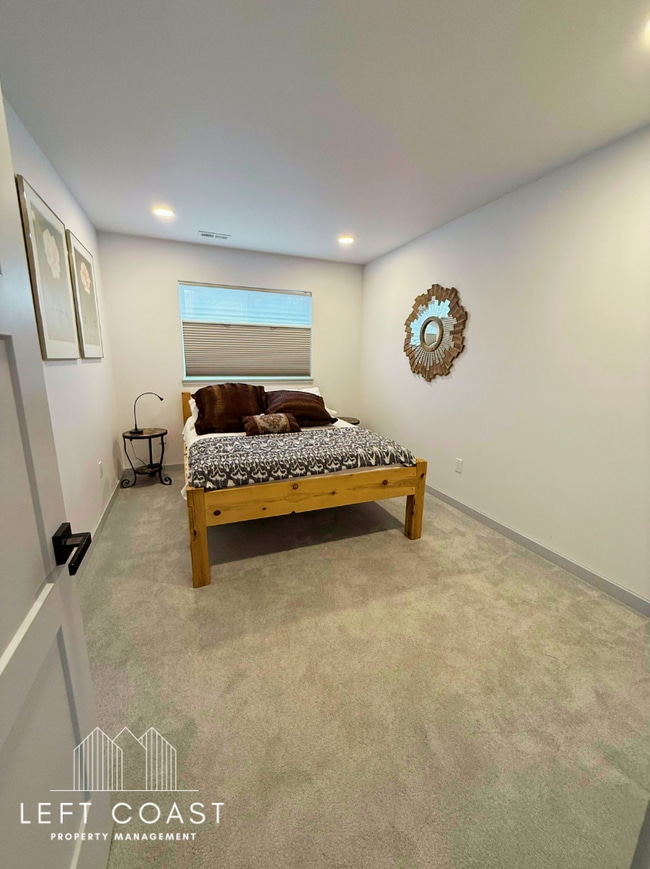 Building Photo - 480 Alsea Ave