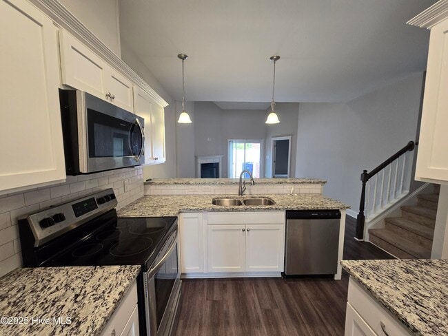 Building Photo - 1819 Fox Den Way