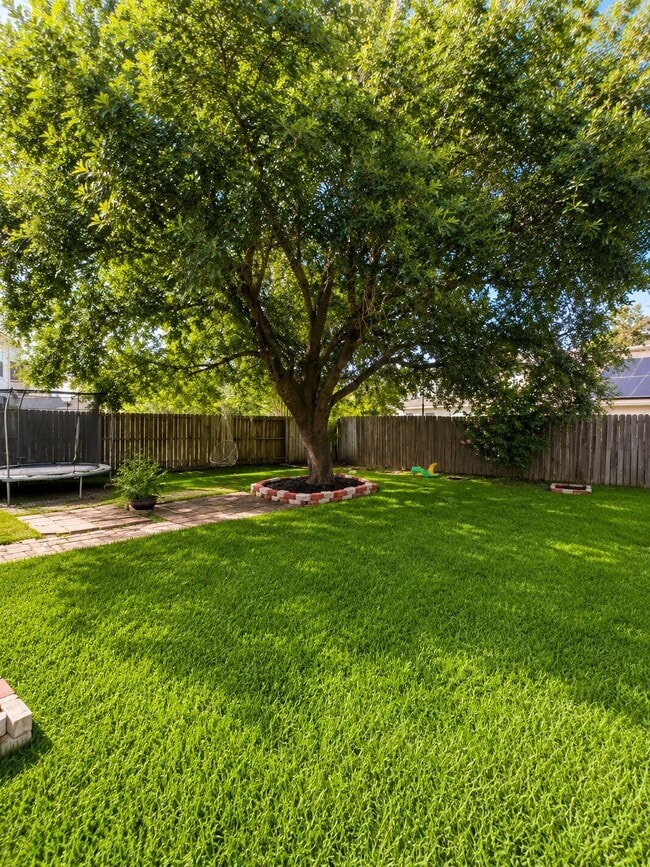 Building Photo - 16126 Flatridge Ct