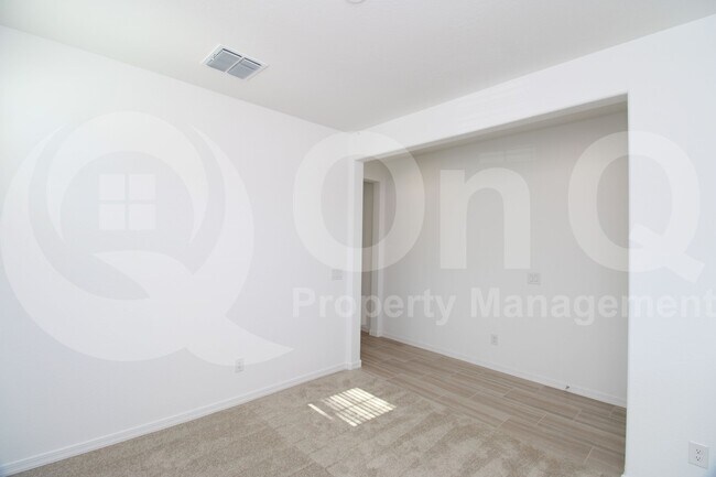 Building Photo - 8818 W Pasadena Ave