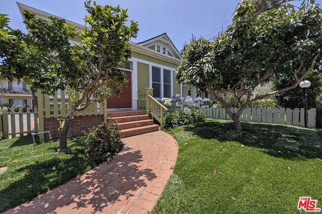 Building Photo - 222 Bicknell Ave