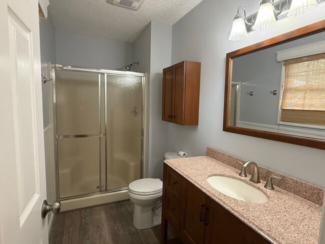 Building Photo - 3 bedroom one- level beauty in North Johnson City!
