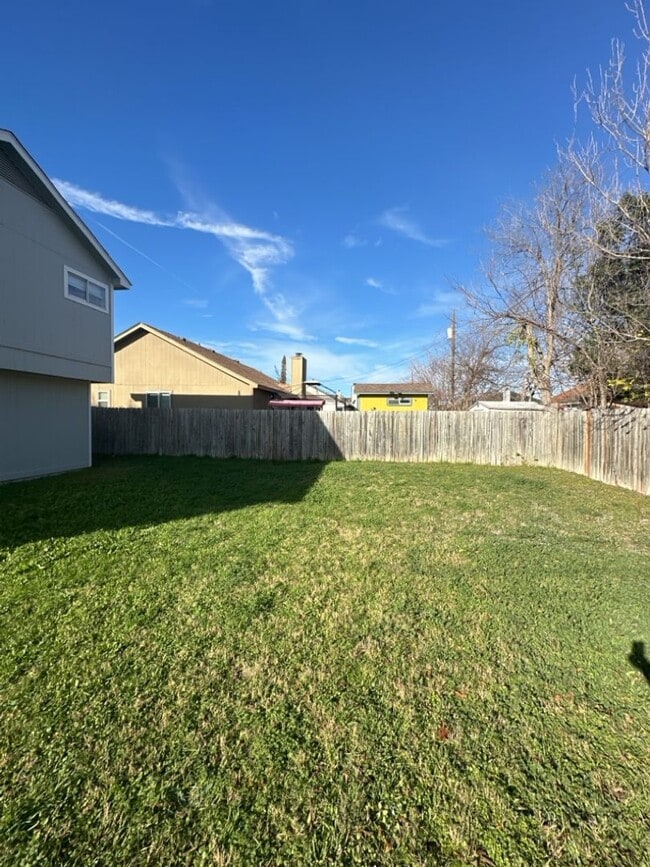 Building Photo - 2501 Windmill Dr
