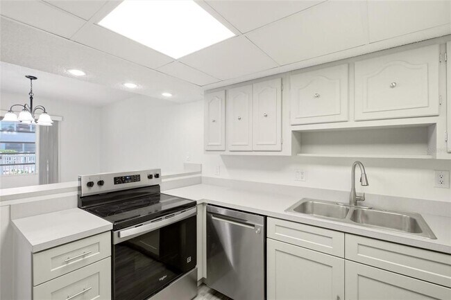 Building Photo - 22333 Edgewater Dr