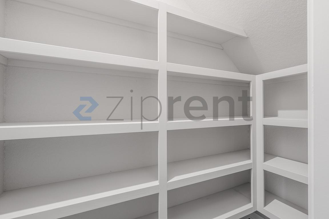 Building Photo - Unit 7C