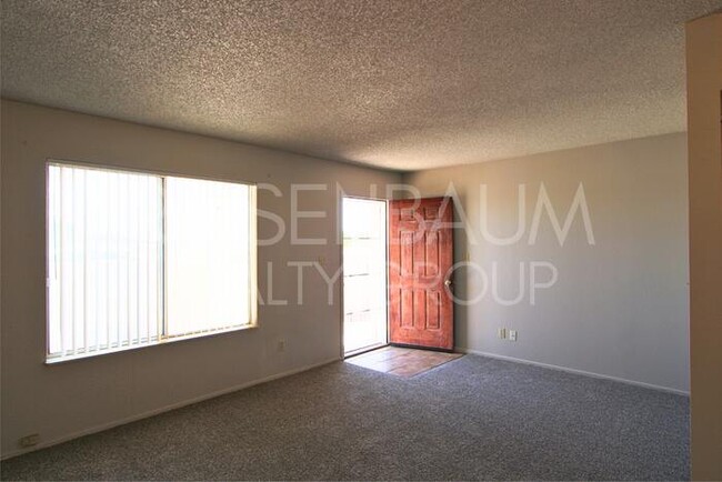 Building Photo - Charming and Cozy 2-bedrooms, 1.5-baths ho...