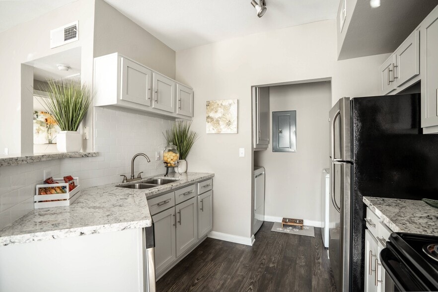 Chef-inspired kitchen - The Henry at Rosenberg