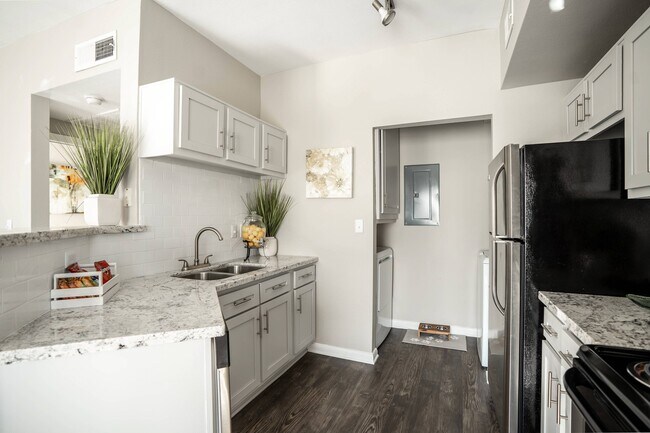 Chef-inspired kitchen - The Henry at Rosenberg