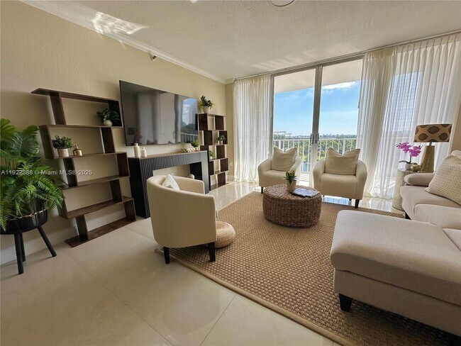 Building Photo - 1700 NW N River Dr