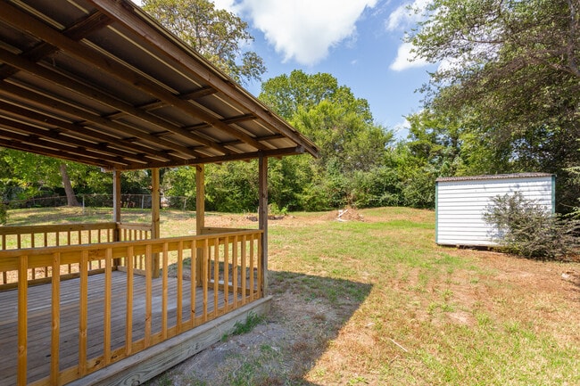 Building Photo - 419 Pine Ln