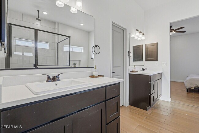 Building Photo - 244 Farnborough St