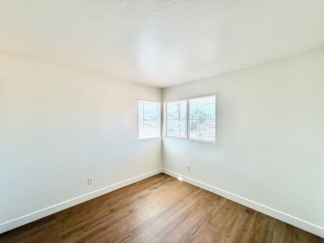 Building Photo - 4 Bedroom 3 Bathroom Cul-de-sac Home with Huge Backyard