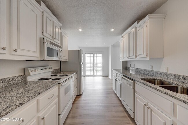 Building Photo - 301 W Briarbrook Ln