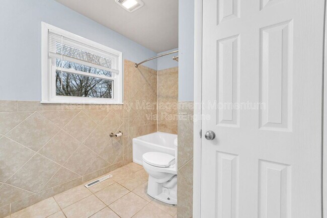 Building Photo - 603 E Greenwood St