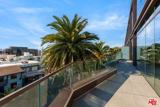 Building Photo - 700 Broadway