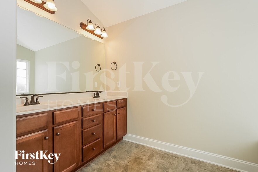 Building Photo - 11 Harvest Oak Ct