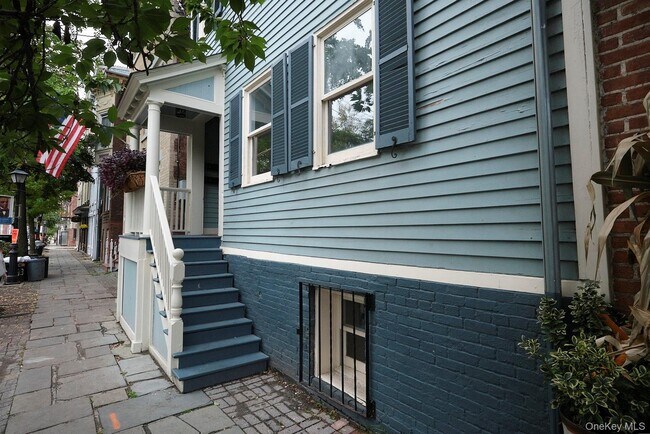 Building Photo - 95 Liberty St