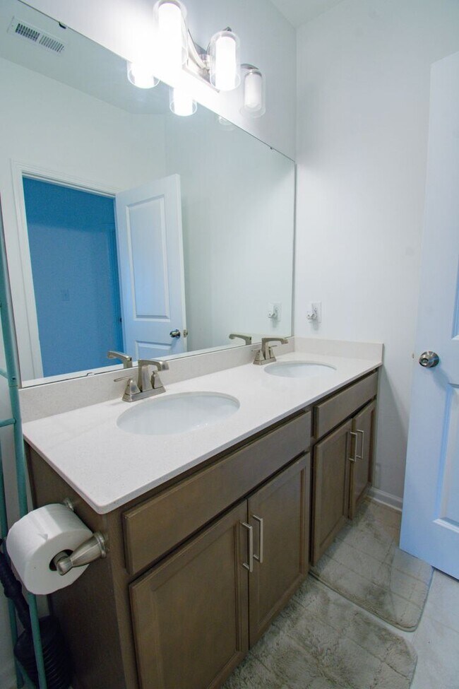 Building Photo - Coming Soon! 3 Bedroom 2.5 Bathroom
