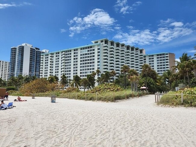 Building Photo - 2899 Collins Ave