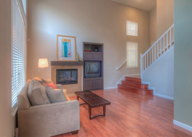 Building Photo - A must see beautiful 3 bedrooms 2.5 bathrooms single family home