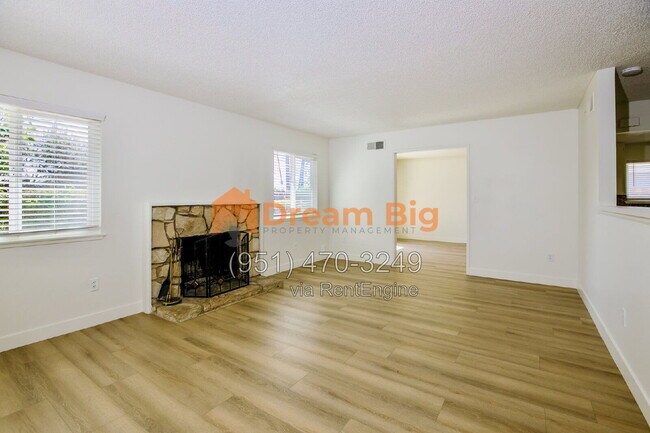 Building Photo - 5155 Harriett Cir