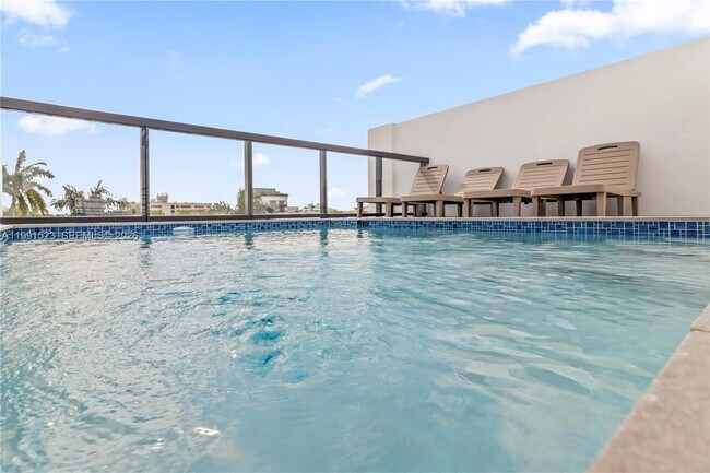 Building Photo - 1055 99th St