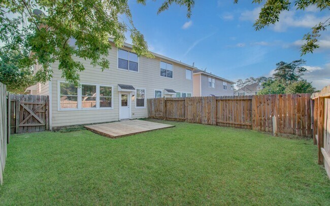 Building Photo - 17230 Oakwood Chase Dr