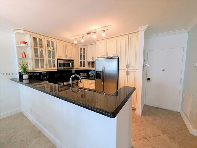 Building Photo - 3725 S Ocean Dr