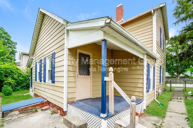 Building Photo - 848 E Chestnut St
