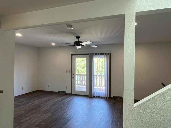 Building Photo - 407 Foxfire Dr
