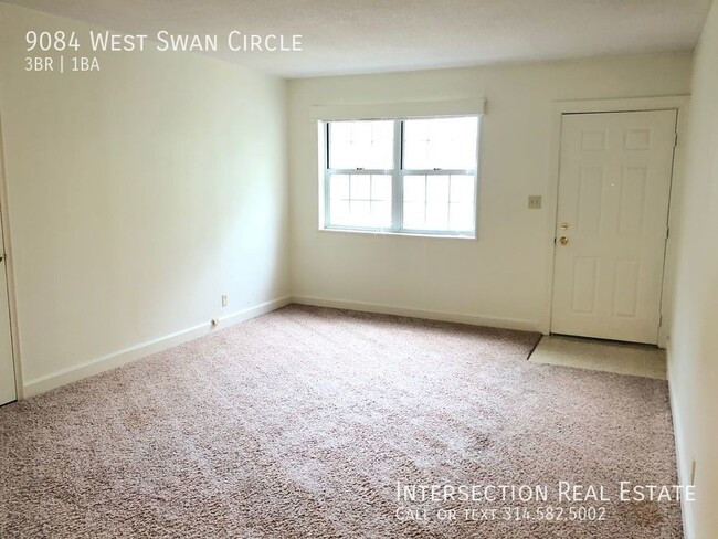 Building Photo - Spacious 3bd/1ba Brentwood Forest Condo