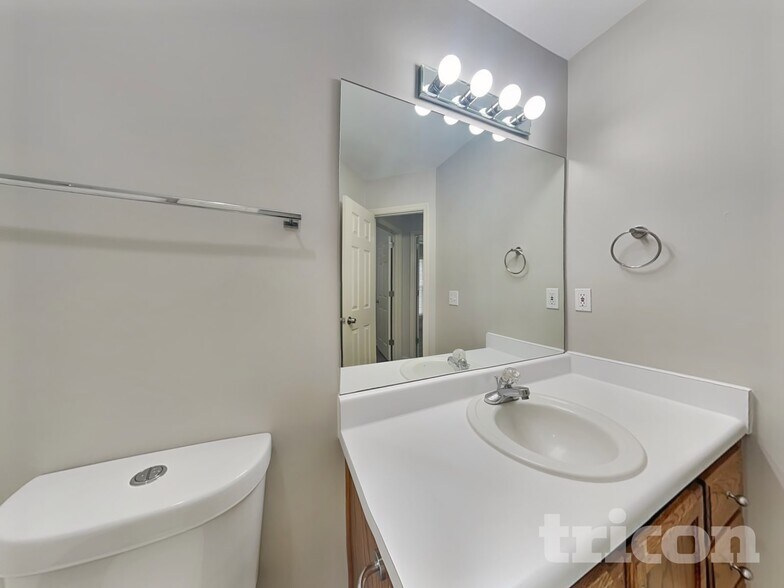 Building Photo - 904 Avery Green Ct