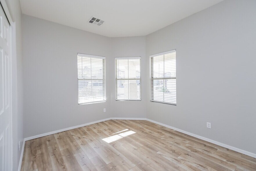 Building Photo - 1244 W Mesquite Tree Ln