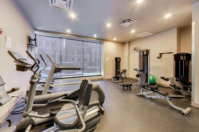 Building Photo - 451 W Huron St