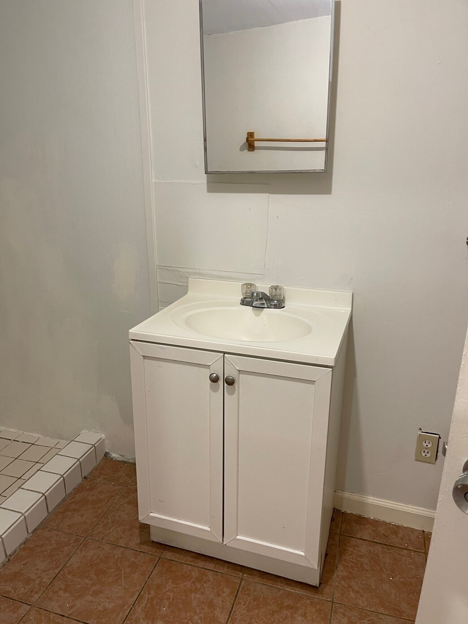 Building Photo - 1200 E 26th St