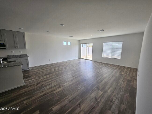 Building Photo - 1185 N 13th St