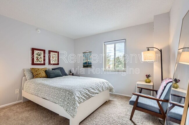 Building Photo - 2880 S Locust St