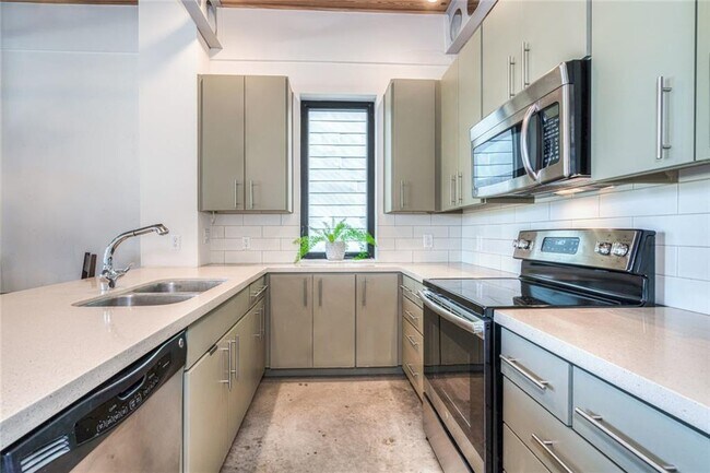 Building Photo - 1401 Eva St