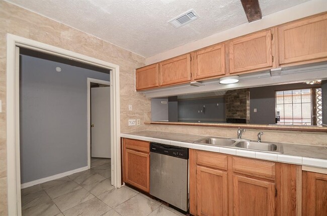 Building Photo - 9414 Clipperwood Pl