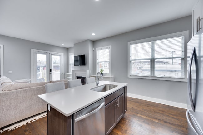Building Photo - 338 Vivelle Ave