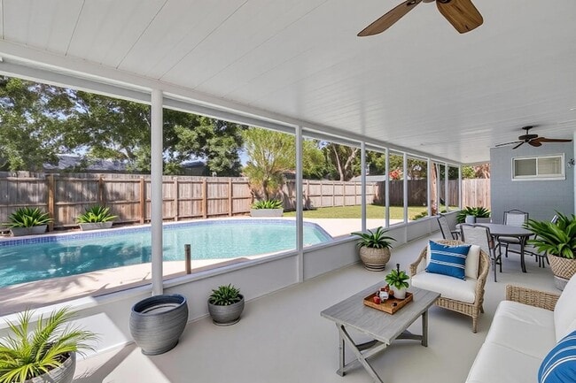 Building Photo - 2145 5th St