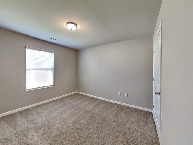 Building Photo - One Month FREE Move-in Special!