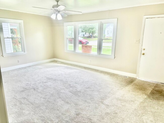 Building Photo - 235003001